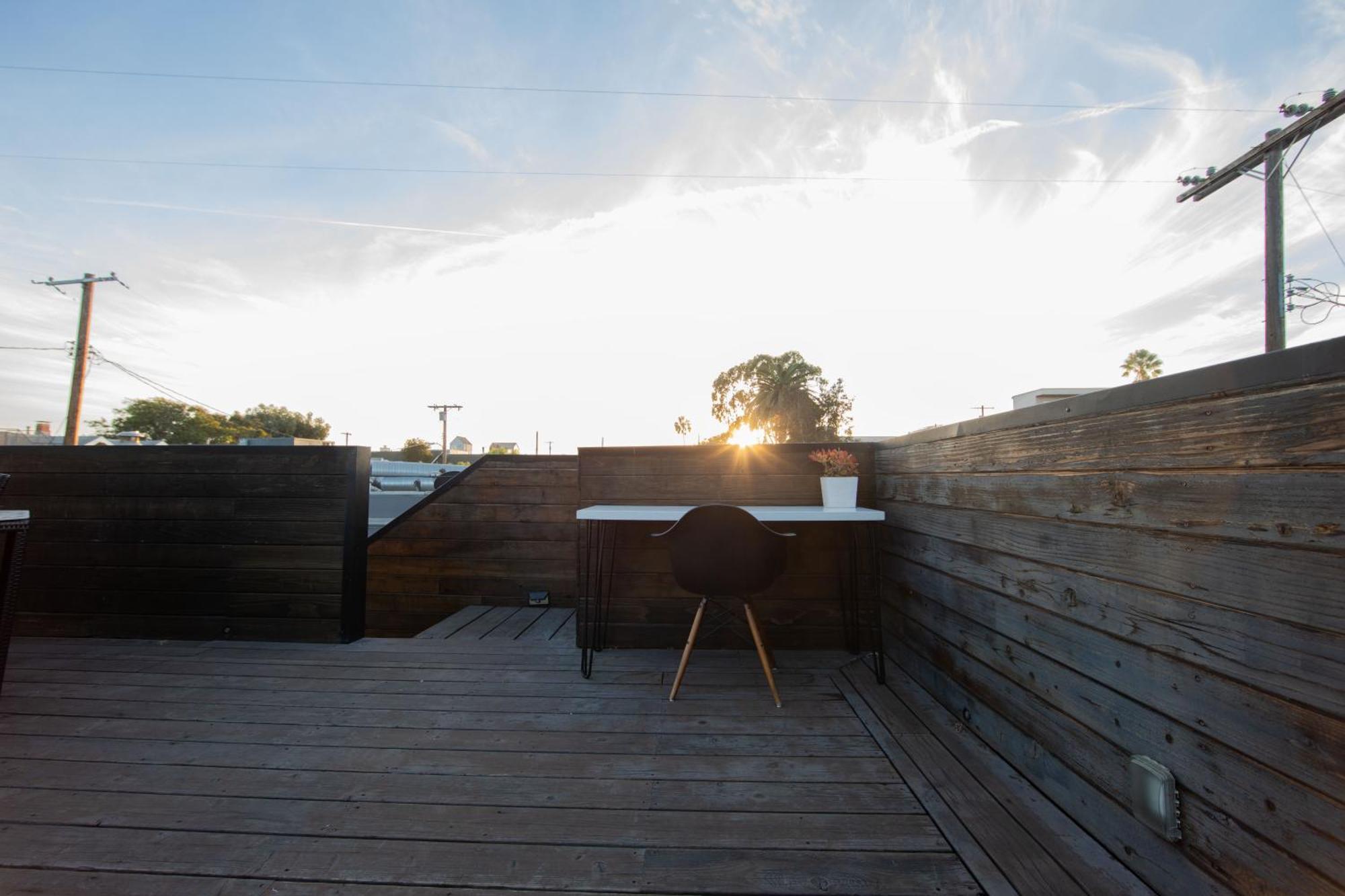 Venice Beach Studio With Large Private Patio Steps To The Beach Los Angeles Extérieur photo