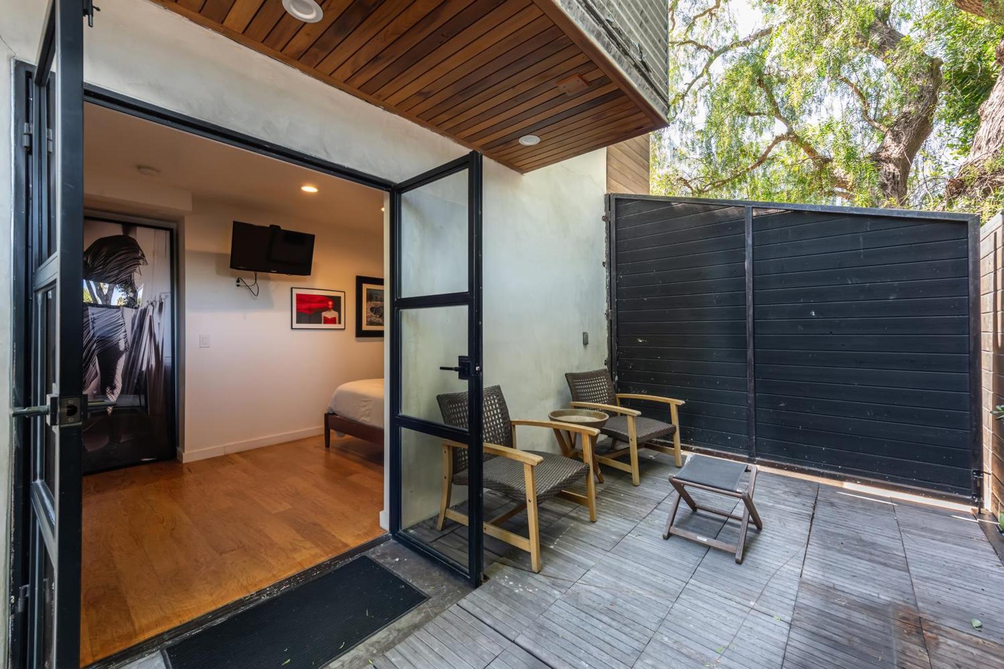Venice Beach Studio With Large Private Patio Steps To The Beach Los Angeles Extérieur photo