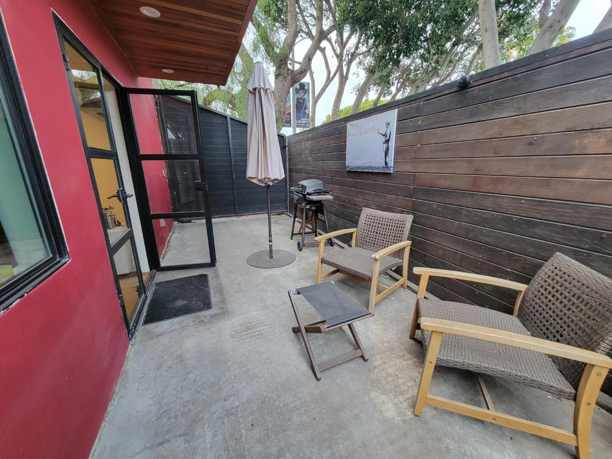 Venice Beach Studio With Large Private Patio Steps To The Beach Los Angeles Extérieur photo