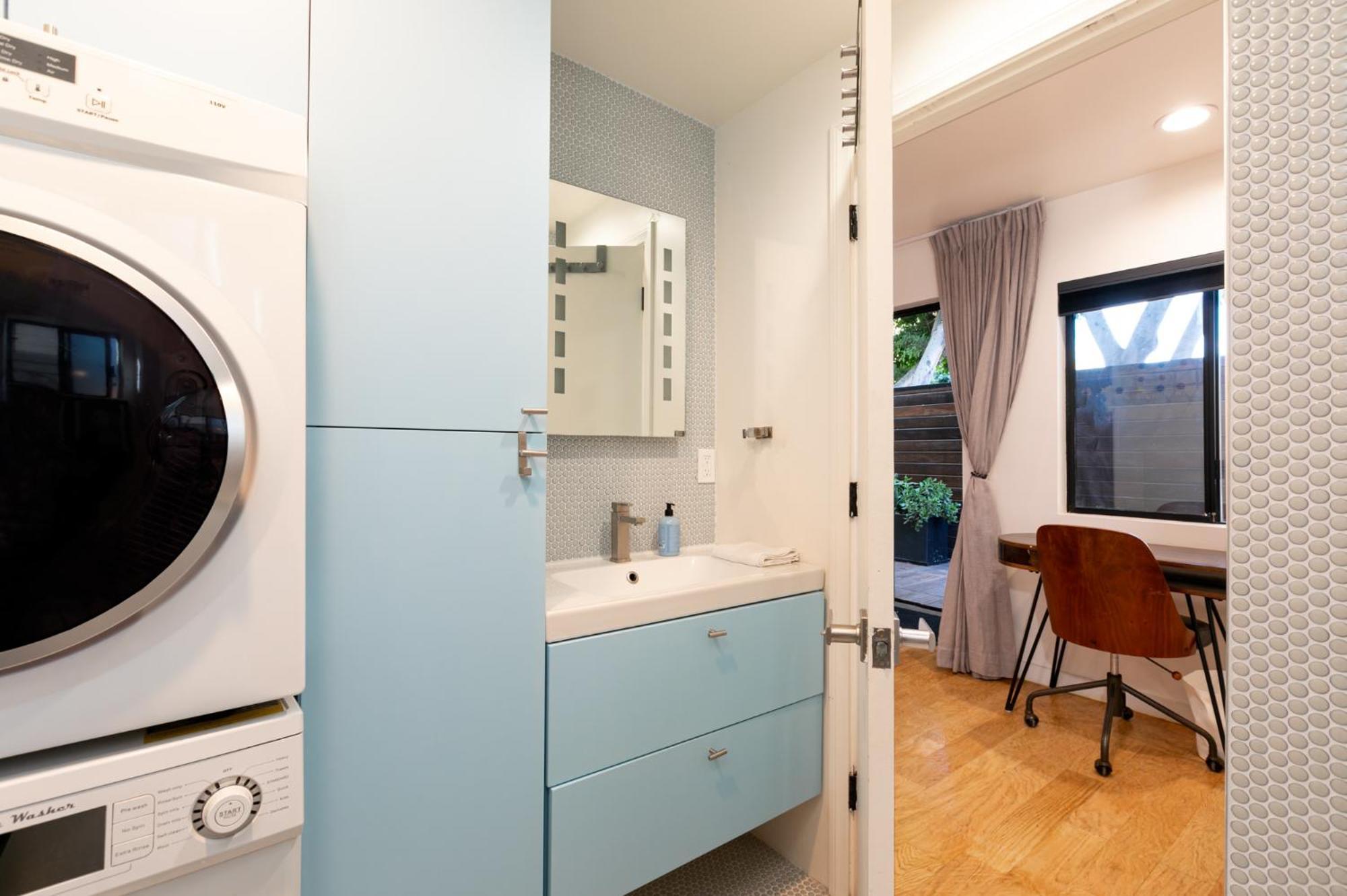 Venice Beach Studio With Large Private Patio Steps To The Beach Los Angeles Extérieur photo